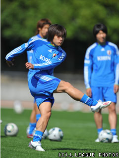 ���h2���ځA����J�Œ��� �T�b�J�[U-22���{��\