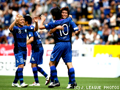 ���������̃S�[���ŋ�B�_�[�r�[�𐧂�