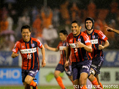 ���J�̃j���W�j�A�B���Q�A3�S�[���œ���V�𕲍�